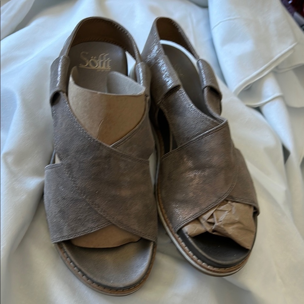 Sofft Brown Sandals with X-Strap and Adjustable Ankle Buckle